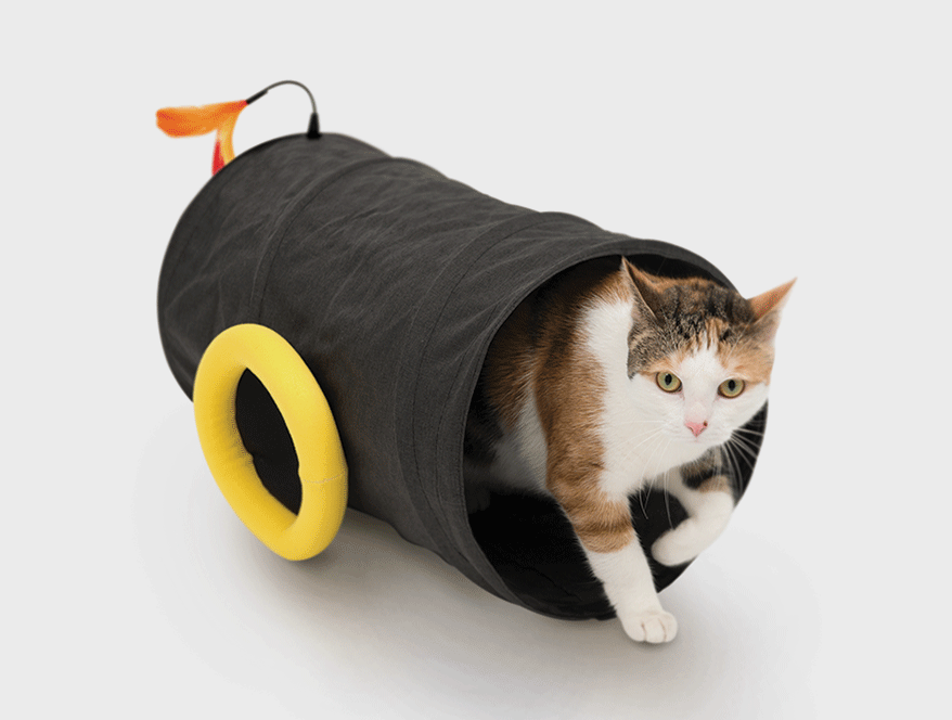 https://petsplusmag.com/wp-content/uploads/2019/12/Catit-Play-Cat-Cannon-Tunnel_42490_1_72DPI_RGB.gif
